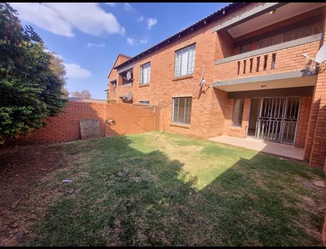 2 BEDROOM PROPERTY TO RENT IN MOOIKLOOF RIDGE ESTATE
